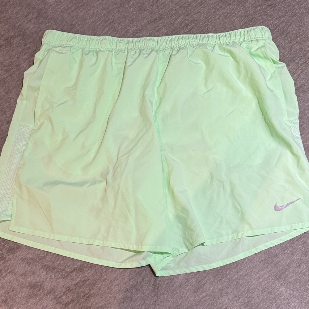 Nike Challenger Dri-fit 7’ shorts